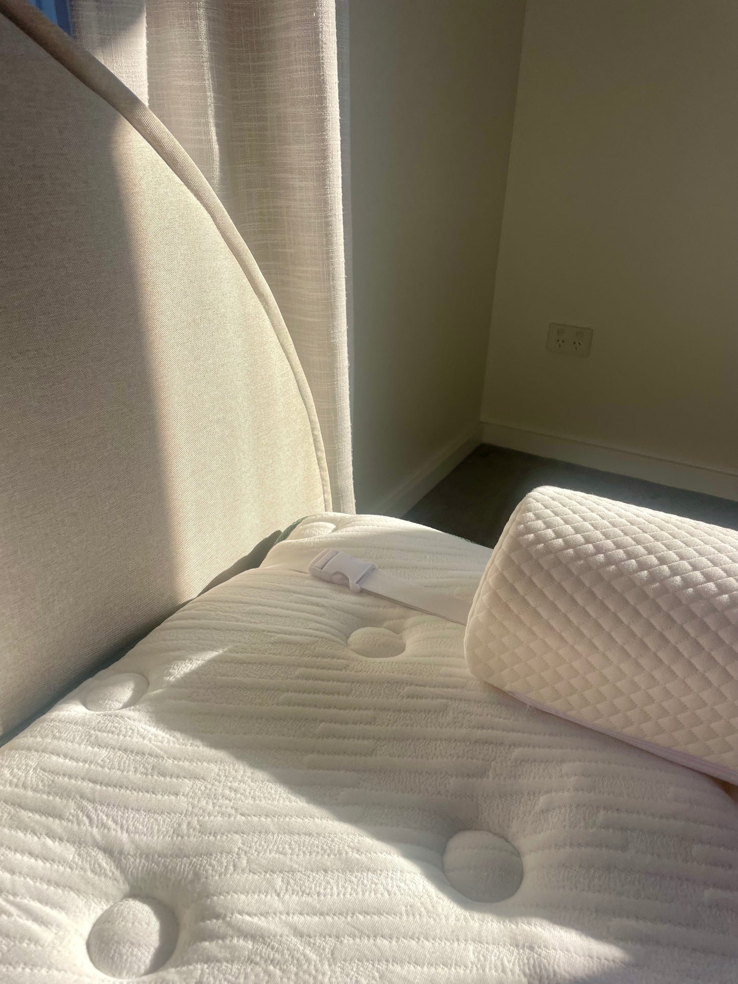 Singular bed bumper