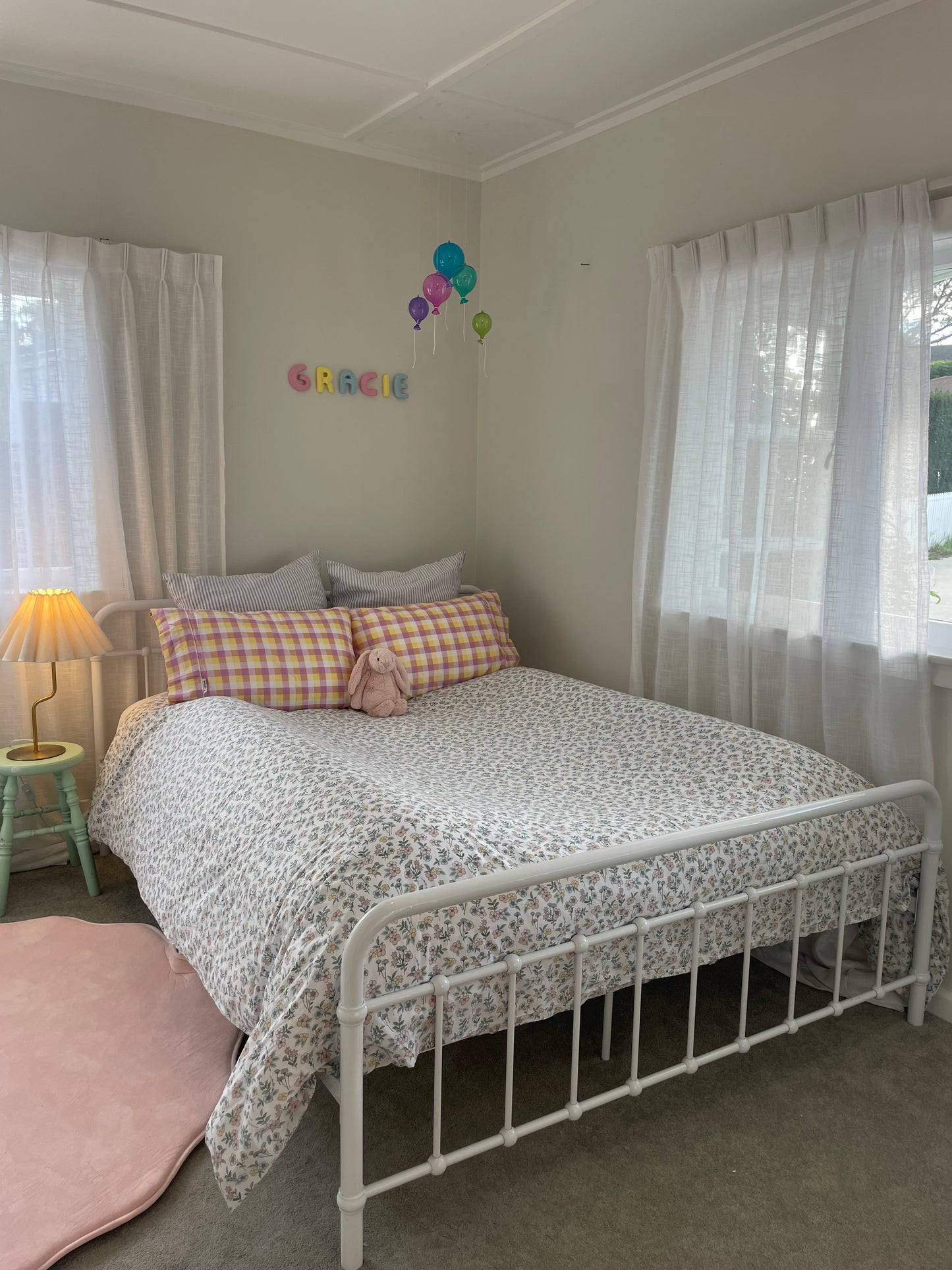 Singular bed bumper